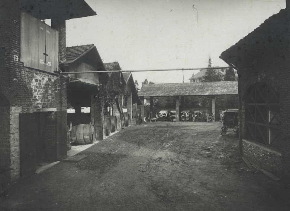 COVERED COURTYARD image